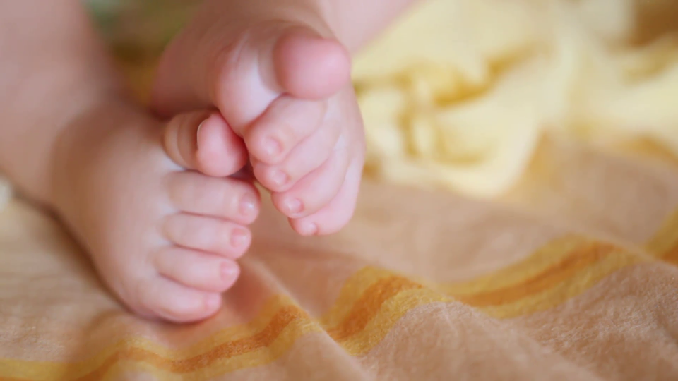 Чудо: Жена в мозъчна смърт от 4-ия месец на бременността роди здраво бебе