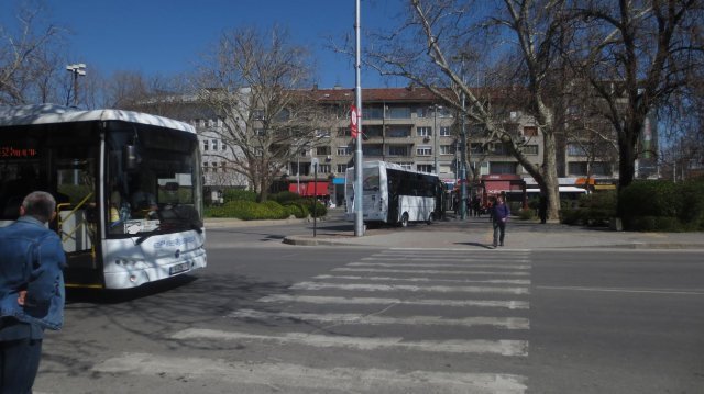 Отказаха на възрастна дама място в автобуса