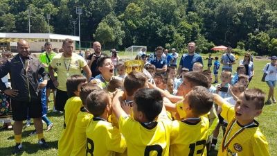 СНИМКИ: Ботев пак би Левски и вдигна Купата в Приморско