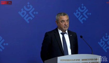 Вицепремиерът Валери Симеонов брани освободената зам.-министърка, иска Борисов да я върне на работа