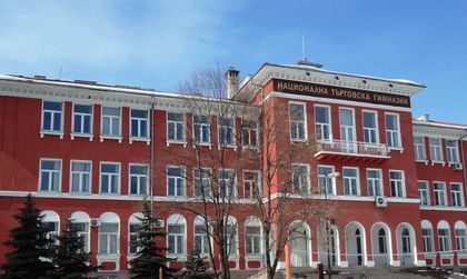 Арестуваха двама ученици от Търговската за дрога