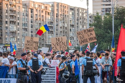 Хиляди демонстрират и днес в Румъния с искане за оставка на правителството