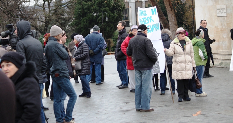 Варненци на протест на входа на Морската градина: Не искат високо строителство в центъра на морската столица