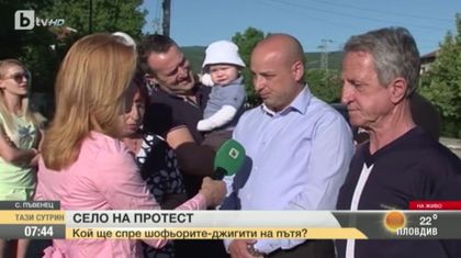Жители на пловдивско село на протест заради джигитите на пътя