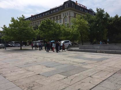 Щрак Марийке на портрет: Китайци налазиха свой джип в центъра на Пловдив (СНИМКИ)
