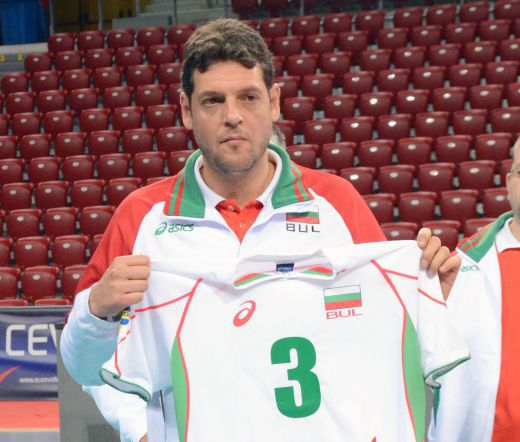 Констaнтинов скочи на Международната федерация по волейбол