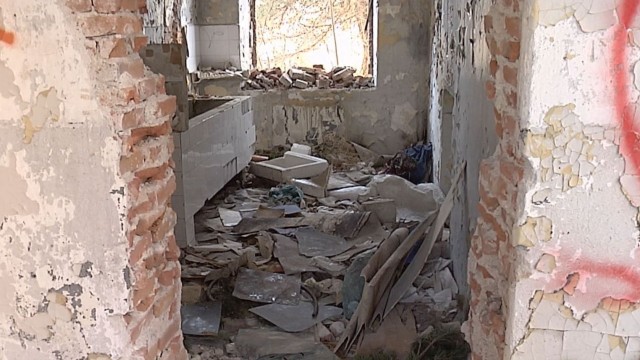 Крадци опустошиха сградата на белодробната болница в Сливен