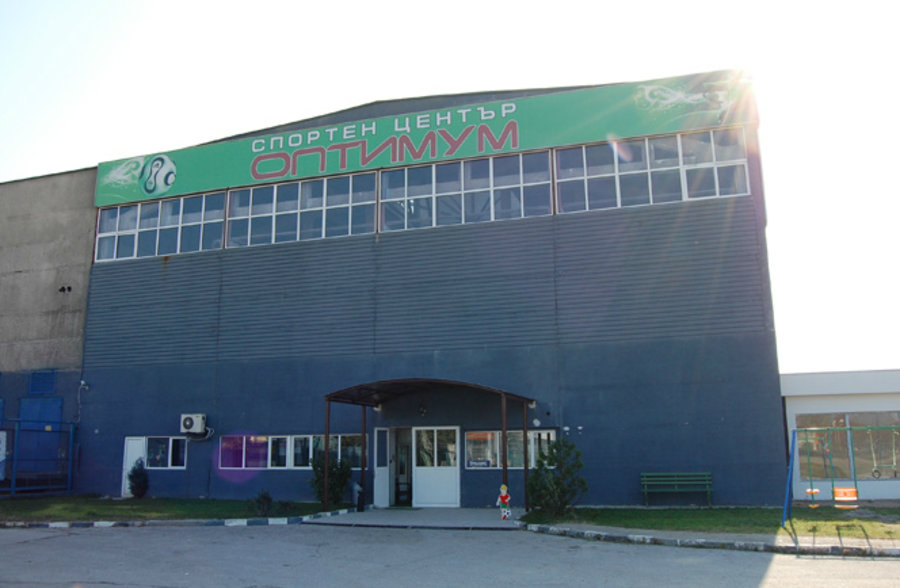Меката на аматьорския футбол в Пловдив - зала Оптимум пред своя край? Продава се!