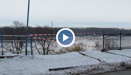 Липсващ парапет над кея притеснява русенци