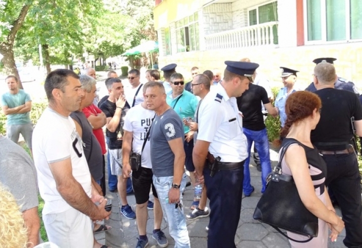 Протестиращ в обедната си почивка полицай: Всичко съм си купил сам, от МВР ми е само шапката