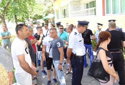 Протестиращ в обедната си почивка полицай: Всичко съм си купил сам, от МВР ми е само шапката