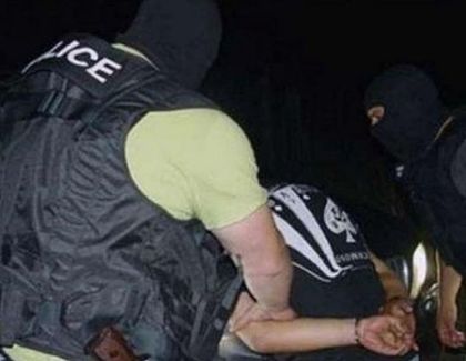 Паникьосан дилър опита да си изяде дрогата при полицейска проверка в Слънчев бряг, след това я повърна