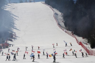 1100 ски учители от 33 държави правиха шоу на пистите в Пампорово