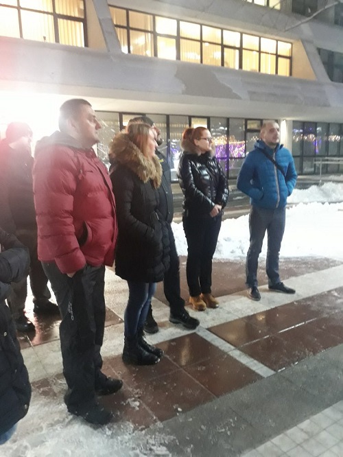 Благоевград: Граждани проведоха демонстрация в подкрепа на бития от цигани военнослужещ и жителите на село Войводиново