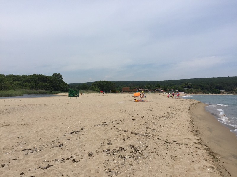 Бургас: Регионалната инспекция по околната среда и водите е проверила сигнал за незаконно строителство на плаж 