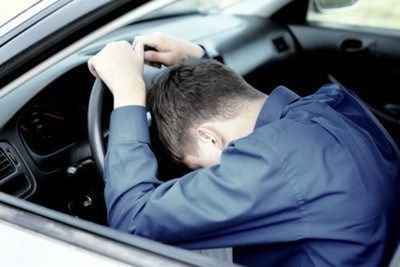 Пиян непълнолетен катастрофира след гонка с полицията