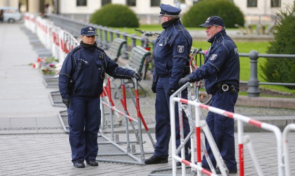 В Германия задържаха трима заради атентатите в Париж
