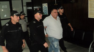 Проститутка иска 100 хил. лв. от сводника Марто Дебелия