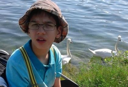 Да помогнем на едно кръгло сираче, което се нуждае от средства за рехабилитация