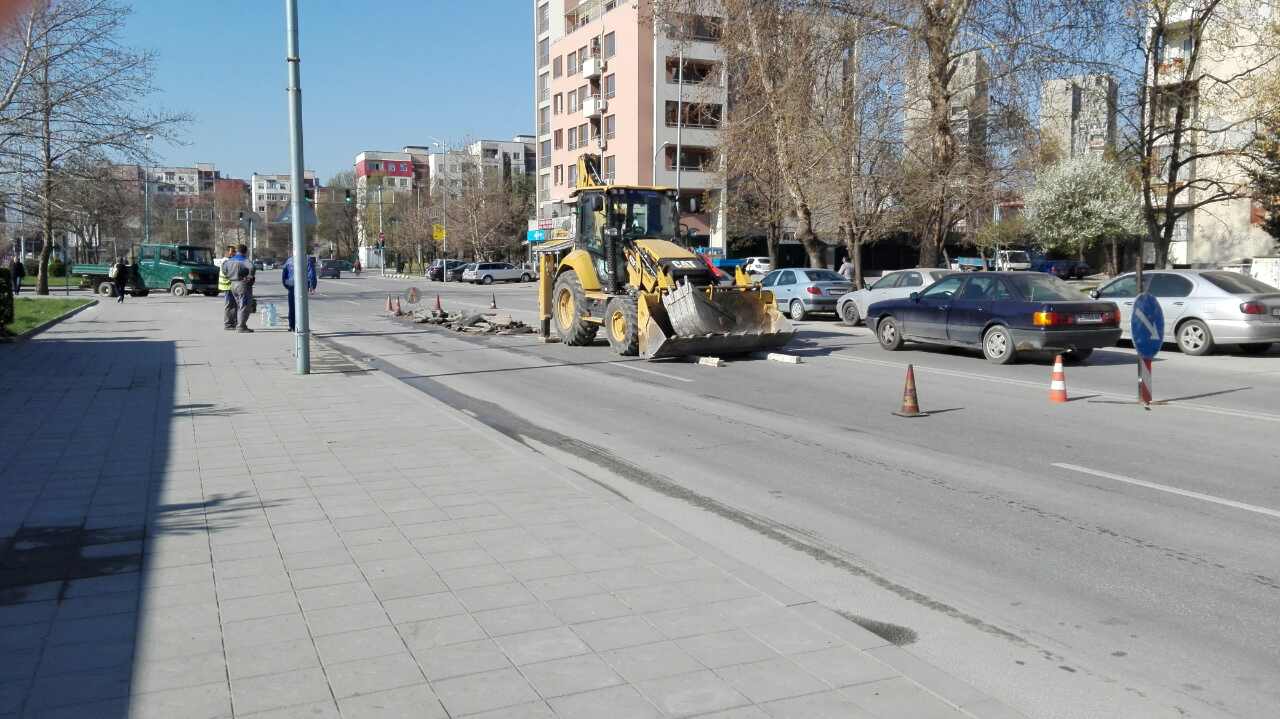 Ремонт ограничава движението по основна улица в Тракия