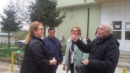Заместник - председателят на БСП Деница Златева посети малките общини и населени места в Разградска област