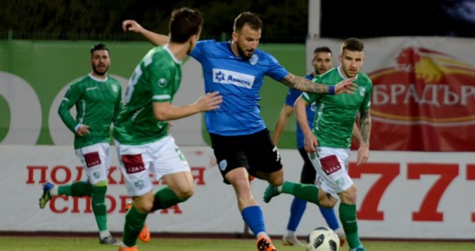 Черно море падна от Берое с 0:2 в Стара Загора. Двата тима завършиха мача с по 10 души (снимки)