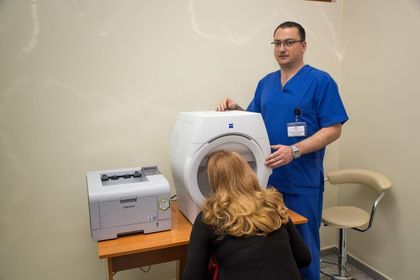 В „Медлайн“ спасиха с имплант зрението на жена