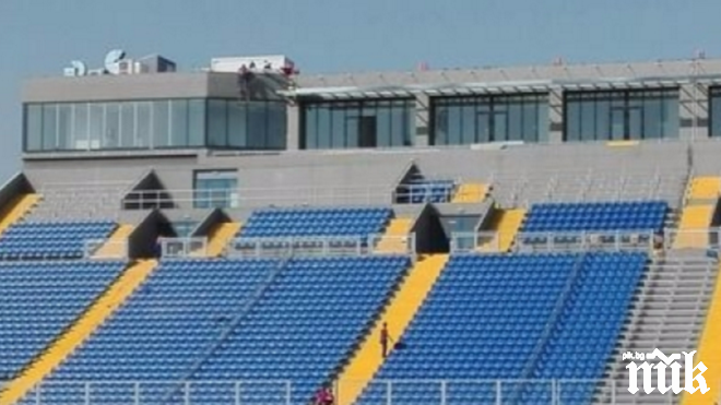 Преди реванша с Вадуц! Огромна сигнална лампа на 