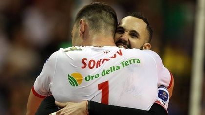Цецо Соколов развя гордо знамето на България в Берлин (видео + снимки)