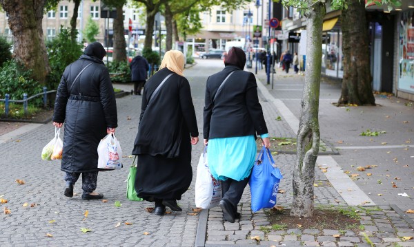 Расизмът на турците в Германия: Живеят там, но все я обиждат