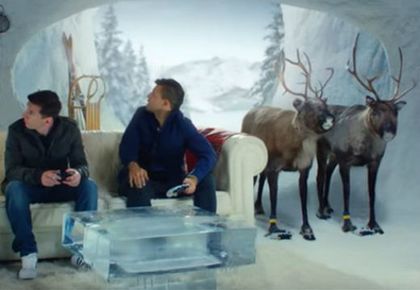 Меси и Агуего играха футбол с елени (ВИДЕО)