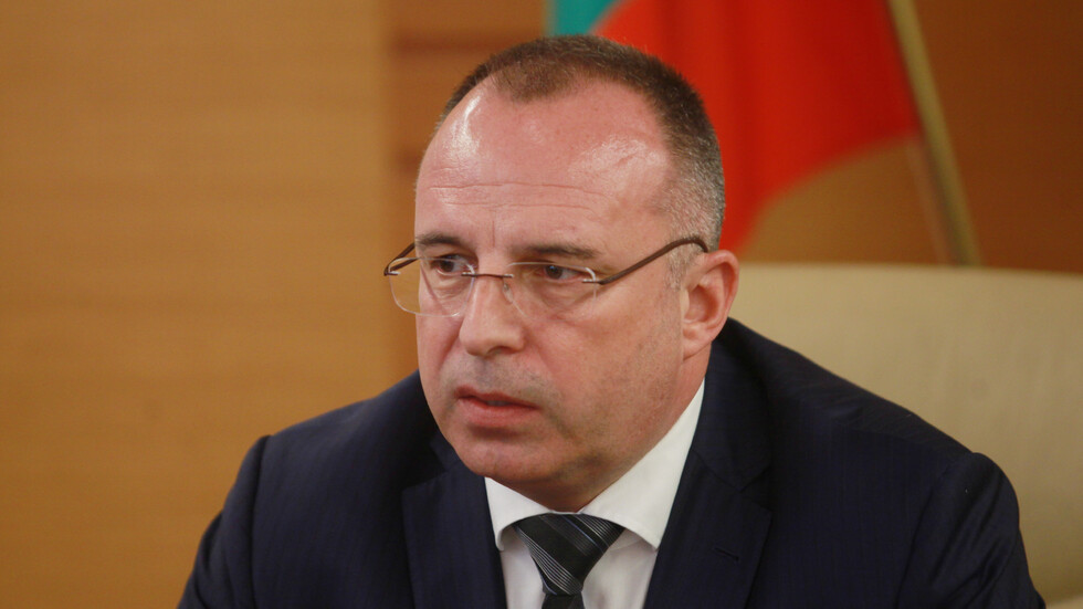 Разпитват земеделския министър Румен Порожанов