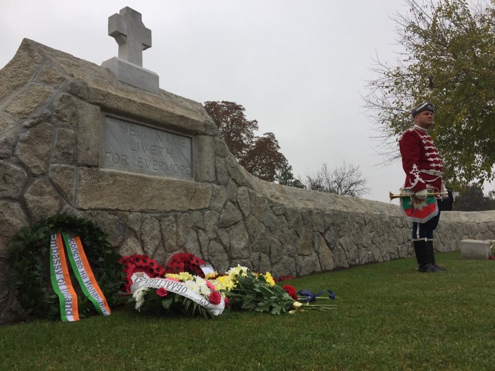 56 мака разцъфтяха на британските военни гробища в Пловдив и припомниха за безумието на войната (СНИМКИ)