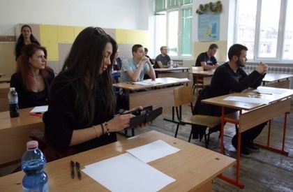 Зрелостниците са на матура по избор, седмокласниците - на изпит по математика
