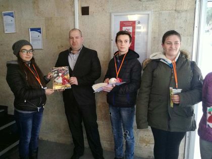 В ОПТИКС посрещнаха Баба Марта с мартенички от БМЧК