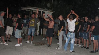 ЕКСКЛУЗИВНО: Полицията дърпа ултраси на Ботев и Локо заради Харманли! Вижте, какво ги карат да подпишат