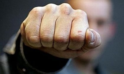 УЖАС! Безскрупулен тъпанар преби майка си заради карта за автобус