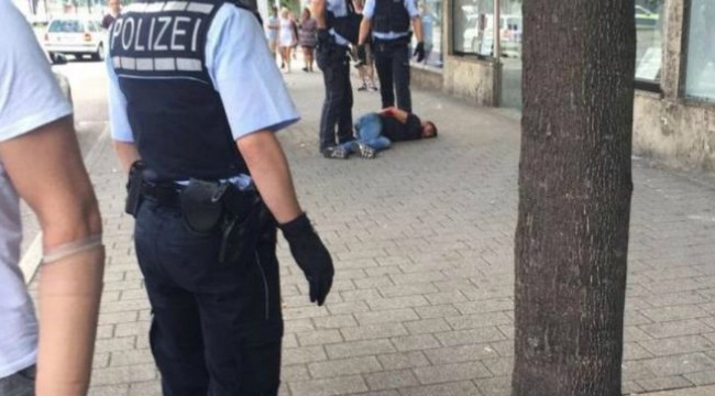 Мъж уби с мачете жена в Ройтлинген, Германия