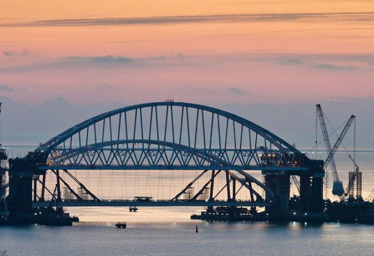 Украински сайт сензационно: Кримският мост вече се напука!