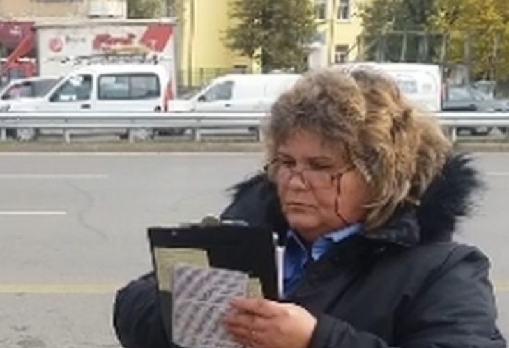 Вижте ВИДЕО с наглите контрольори, които глобяват нелегално баба