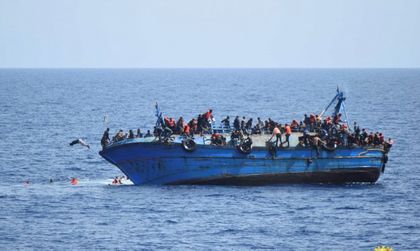 Препълнен с бежанци кораб потъна в Средиземно море