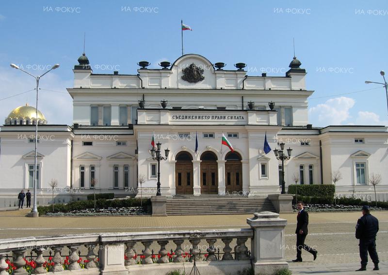 16 представители на Младежки парламент – Горна Оряховица посетиха Президентството и Народното събрание