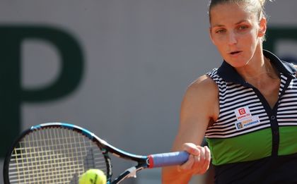 Плишкова напред на Ролан Гарос, Корне аут