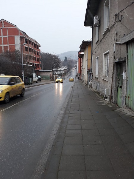 Благоевград: Слаб дъжд вали в областта, пътните настилки са мокри и хлъзгави