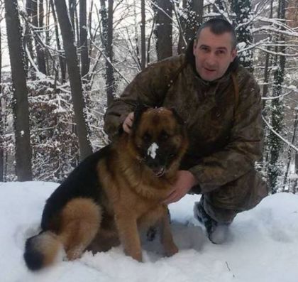 Арестуваното ченге имало алиби! Вижте, къде е бил в деня на убийството на родителите му