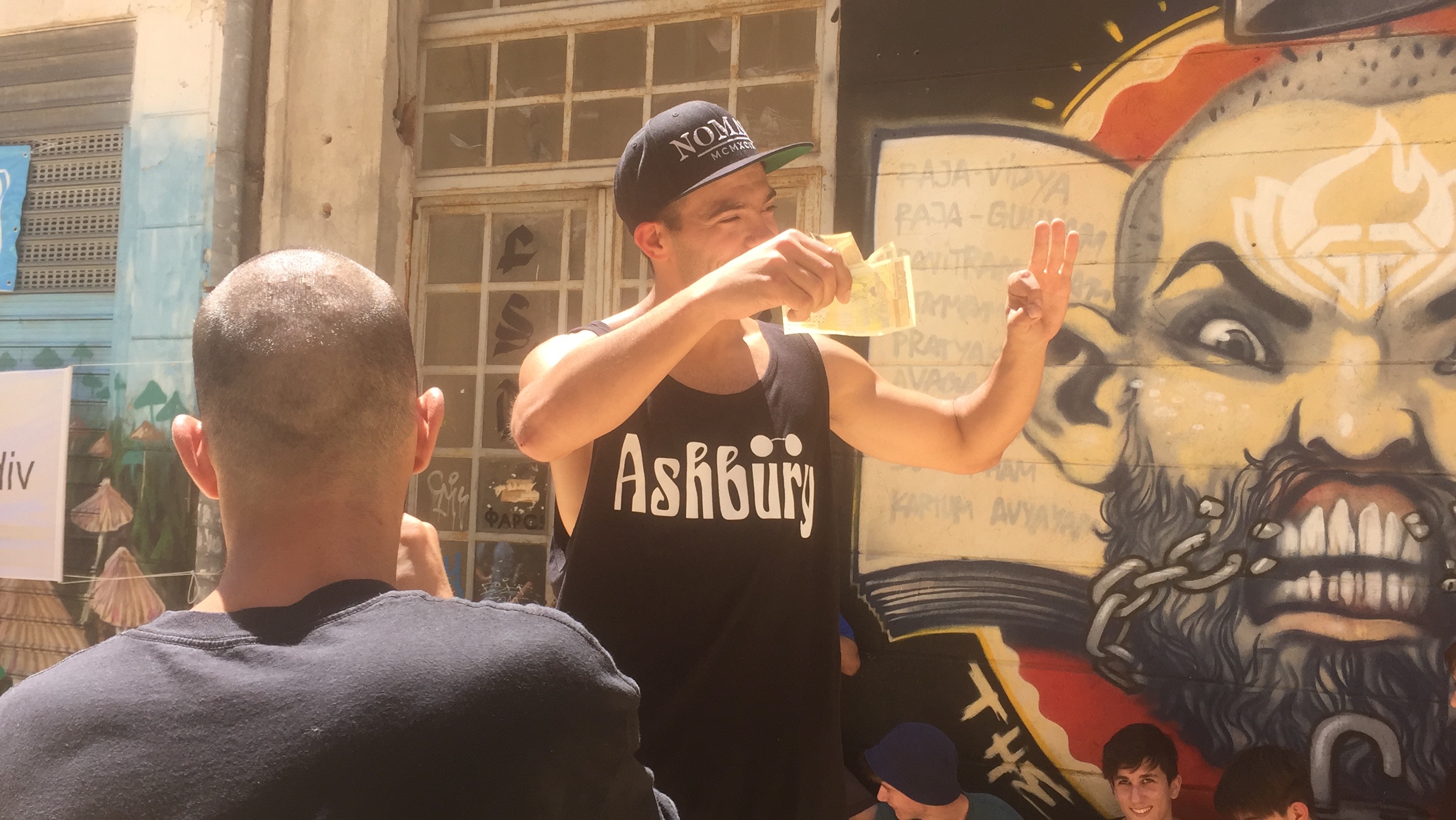 ВИДЕО: Гибона прилапа наградата от 200 лева на скейтшоу в Капана