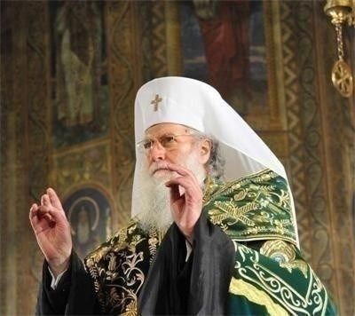 Патриарх Неофит призова за дарения за апарат в болница
