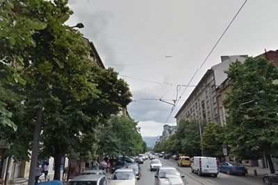 Живко от Бургас в женски вариант, луда нападна две жени в София!