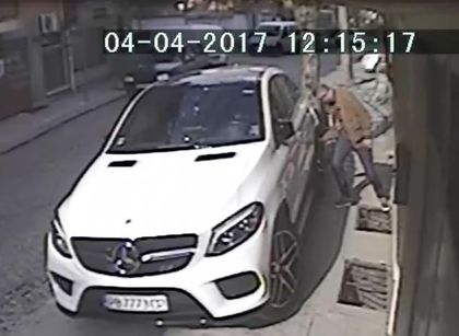 Надупчиха гумите на бивш шеф на Локо ВИДЕО