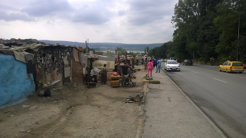 Варна: Проверен е сигнал за изтичаща червена вода в дерето под подстанция „Максуда“